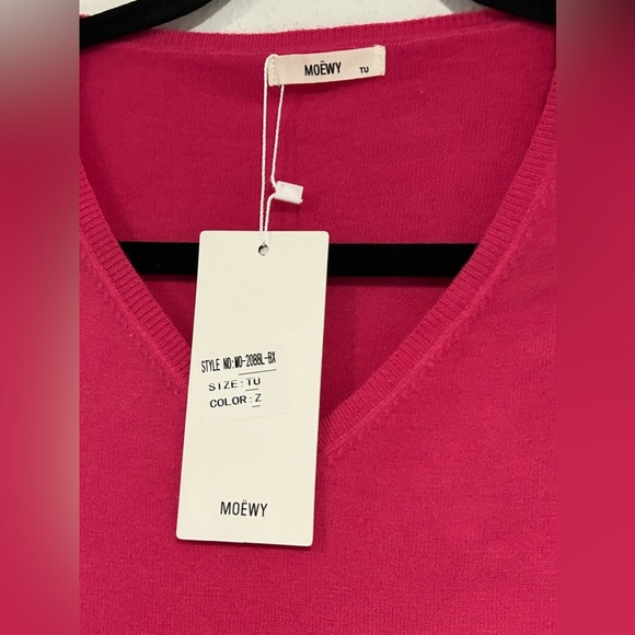 MOEWY Hot Pink Silver Floral Embellished Sweater Size “Taille Unique” (One Size) - Picture 3 of 4